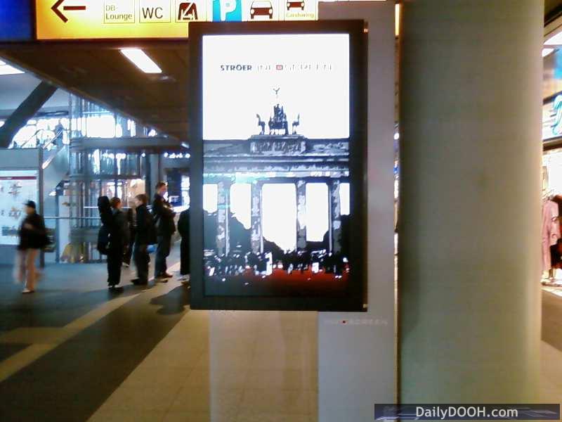 Stroeer Ad Walk Berlin Hauptbahnhof Dailydooh